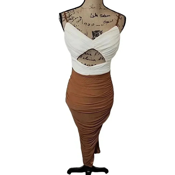 PRIVY Ruched open Keyhole Midi dress. NWT Size Large - Picture 3 of 8